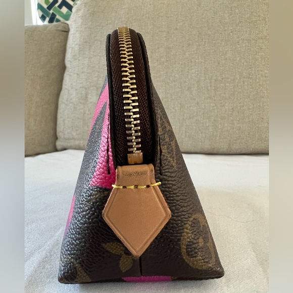 Louis Vuitton Game On Cosmetic Pouch - Picture 10 of 13